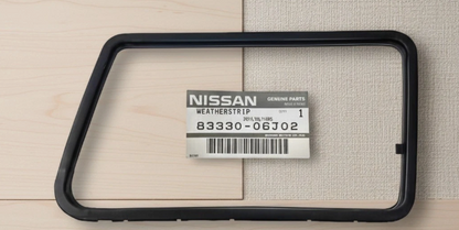 NIssan Genuine Patrol Safari WEATHER STRIP SIDE WINDOW RH 83330-06J02 OEM Japan
