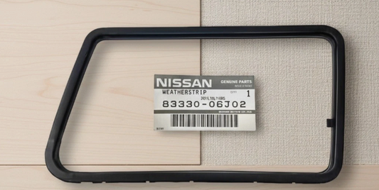 NIssan Genuine Patrol Safari WEATHER STRIP SIDE WINDOW RH 83330-06J02 OEM Japan