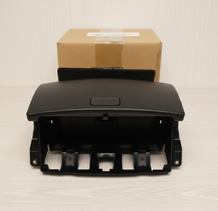 Nissan genuine OEM Instrument Panel Center Bin Lid 68250-CD08C for 2004 350Z JDM